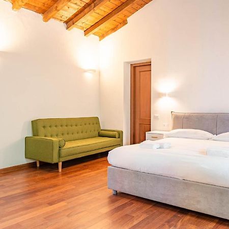 Appartamento Le Guglie In Piazza Castello - Centro Storico Milán Exteriér fotografie