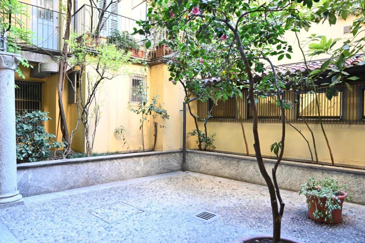 Appartamento Le Guglie In Piazza Castello - Centro Storico Milán Exteriér fotografie