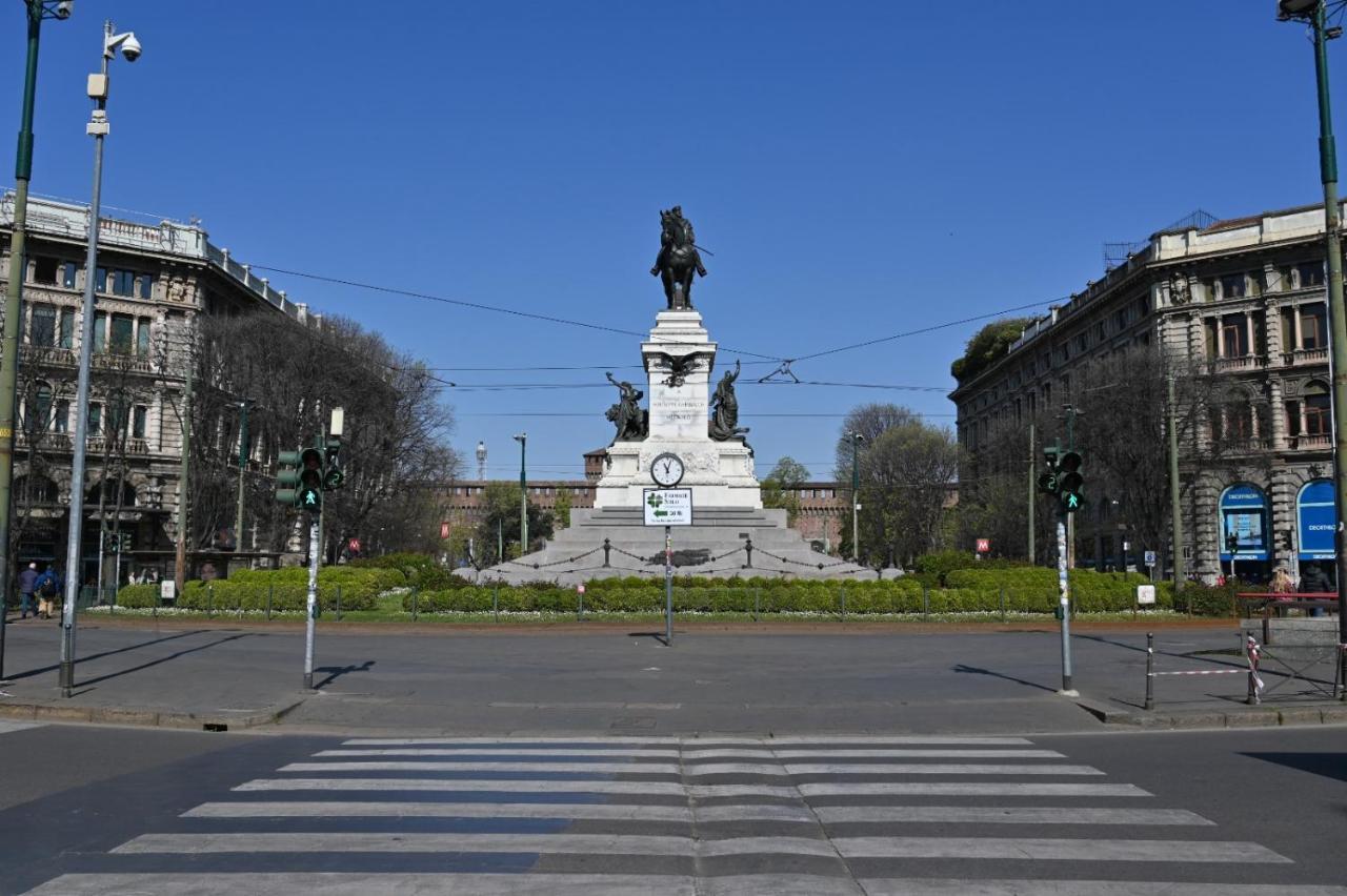 Appartamento Le Guglie In Piazza Castello - Centro Storico Milán Exteriér fotografie