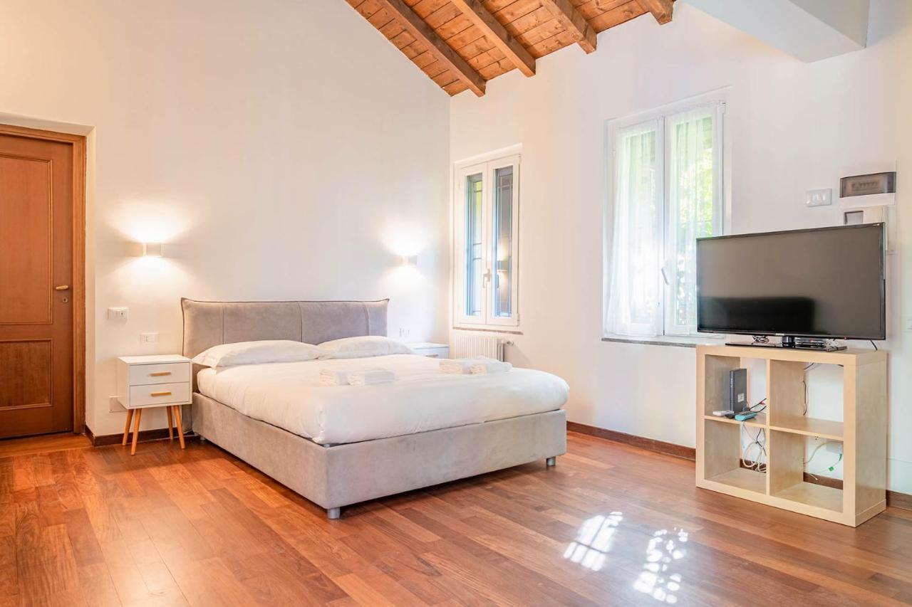 Appartamento Le Guglie In Piazza Castello - Centro Storico Milán Exteriér fotografie